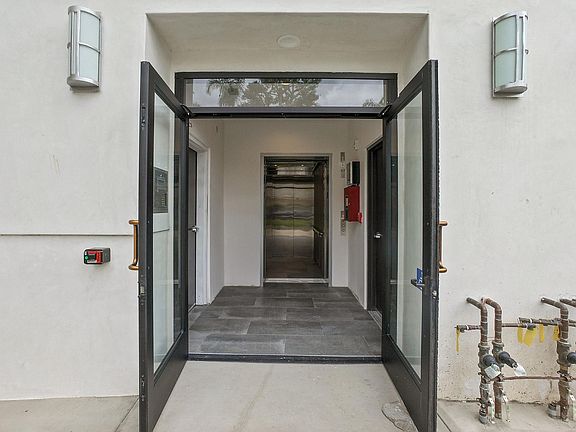 2nd image of 5432 Hermitage Ave