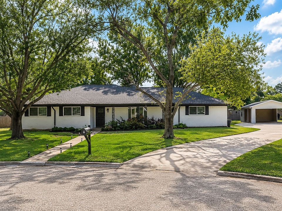 1st image of 112 Royal Ln