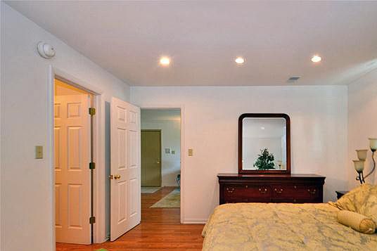5th image of 8019 S Janes Ave #B