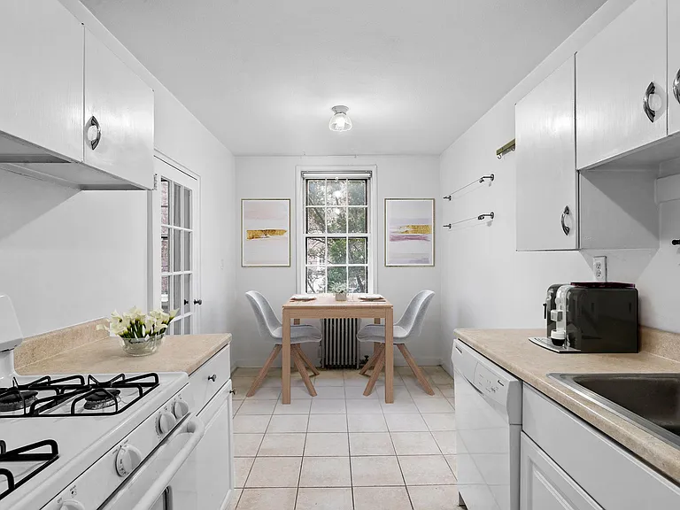 50 Follen St #404 — Photo 4