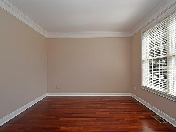 3rd image of 6386 Caddies Way