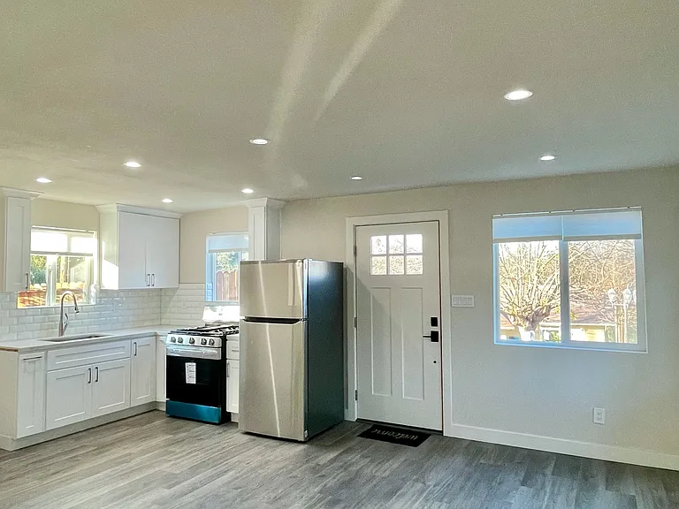 823 Golf Club Cir — Photo 11