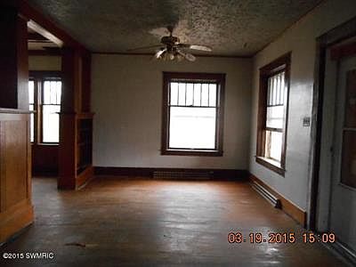 3rd image of 144 W Pleasant St
