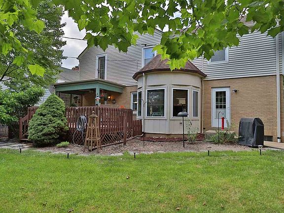 5th image of 310 W Hollyridge Cir