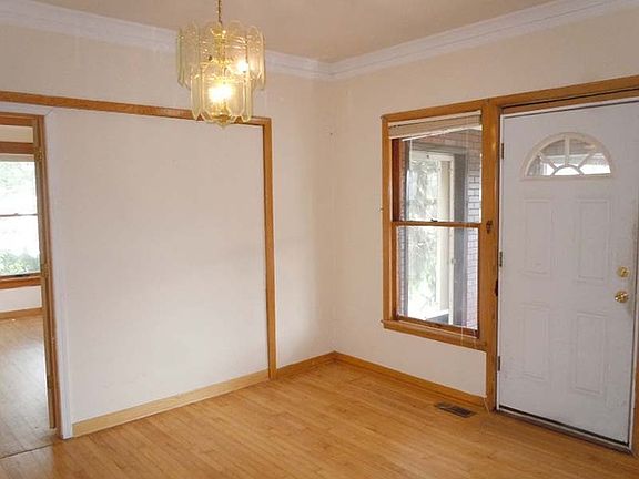 5th image of 3528 Scott St