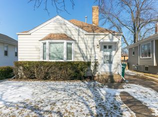 1002 Woodlawn Ave, Waukegan, IL 60085