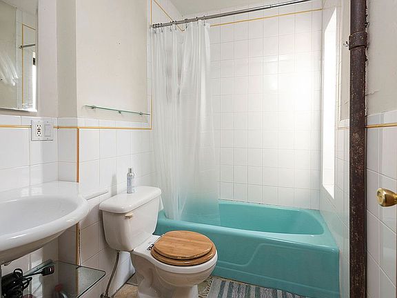 5th image of 172 Delancey St APT 6B