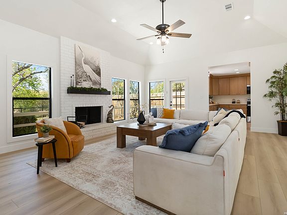 3rd image of 15606 Powder River