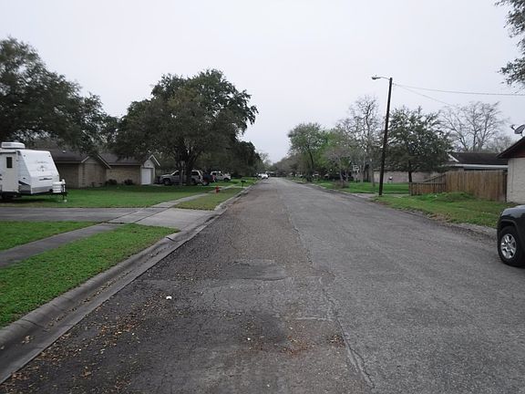 4th image of 556 Vista Dr