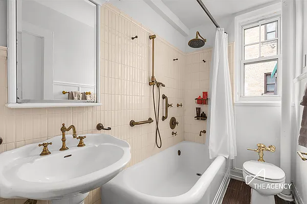 Rented by The Agency | media 18