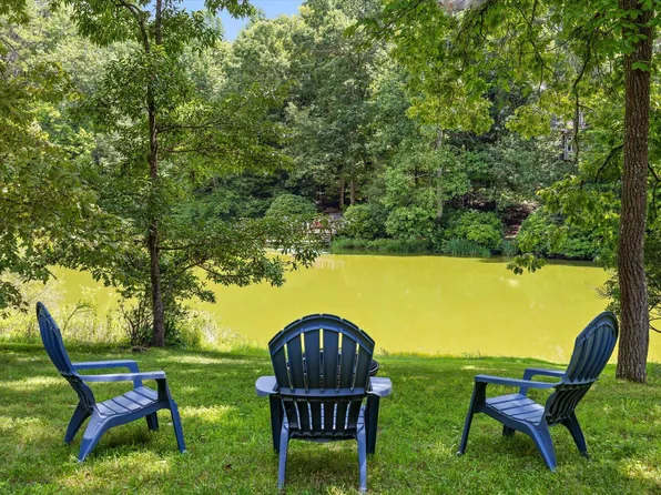 2558 Boston Branch Cir, Signal Mountain, TN 37377