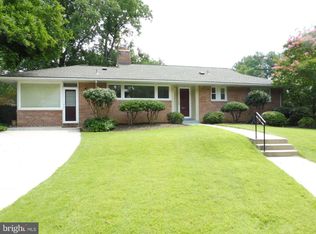 10301 Saint Albans Dr, Bethesda, MD 20814