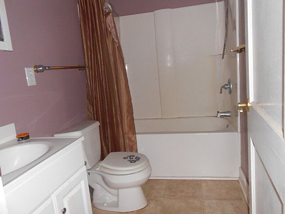 4th image of 2524 S York St