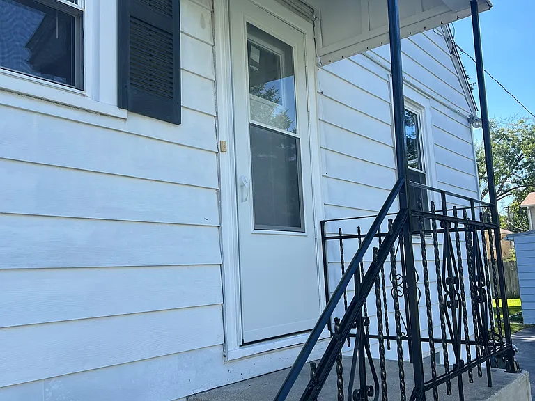 425 Pleasant St — Photo 41