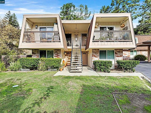 3rd image of 146 Ascot Ct APT 2