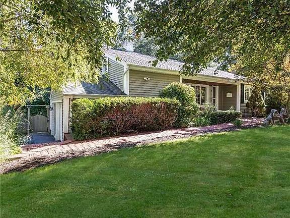 2nd image of 13 Old Town Ln