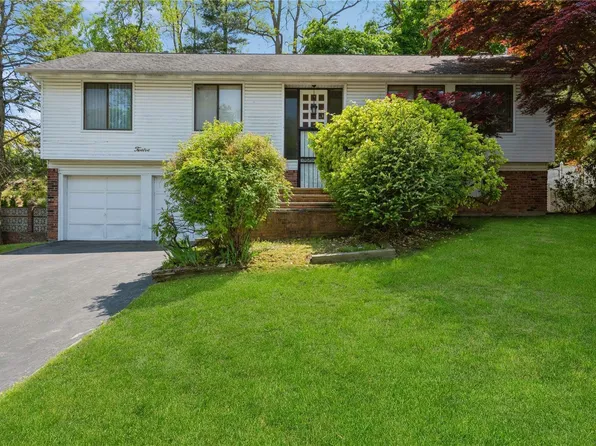 12 Hitching Post Lane, Glen Cove, NY 11542