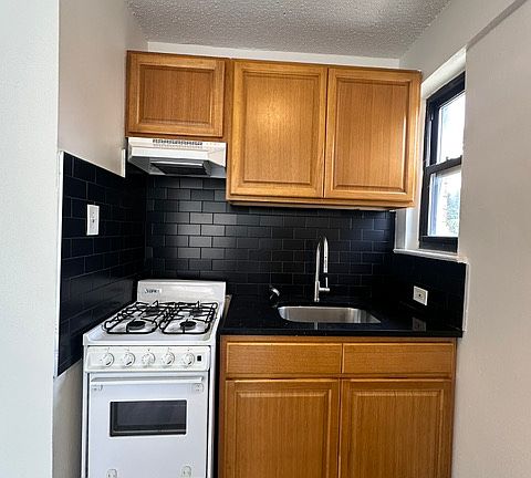 3rd image of 10915 37th Ave #12A