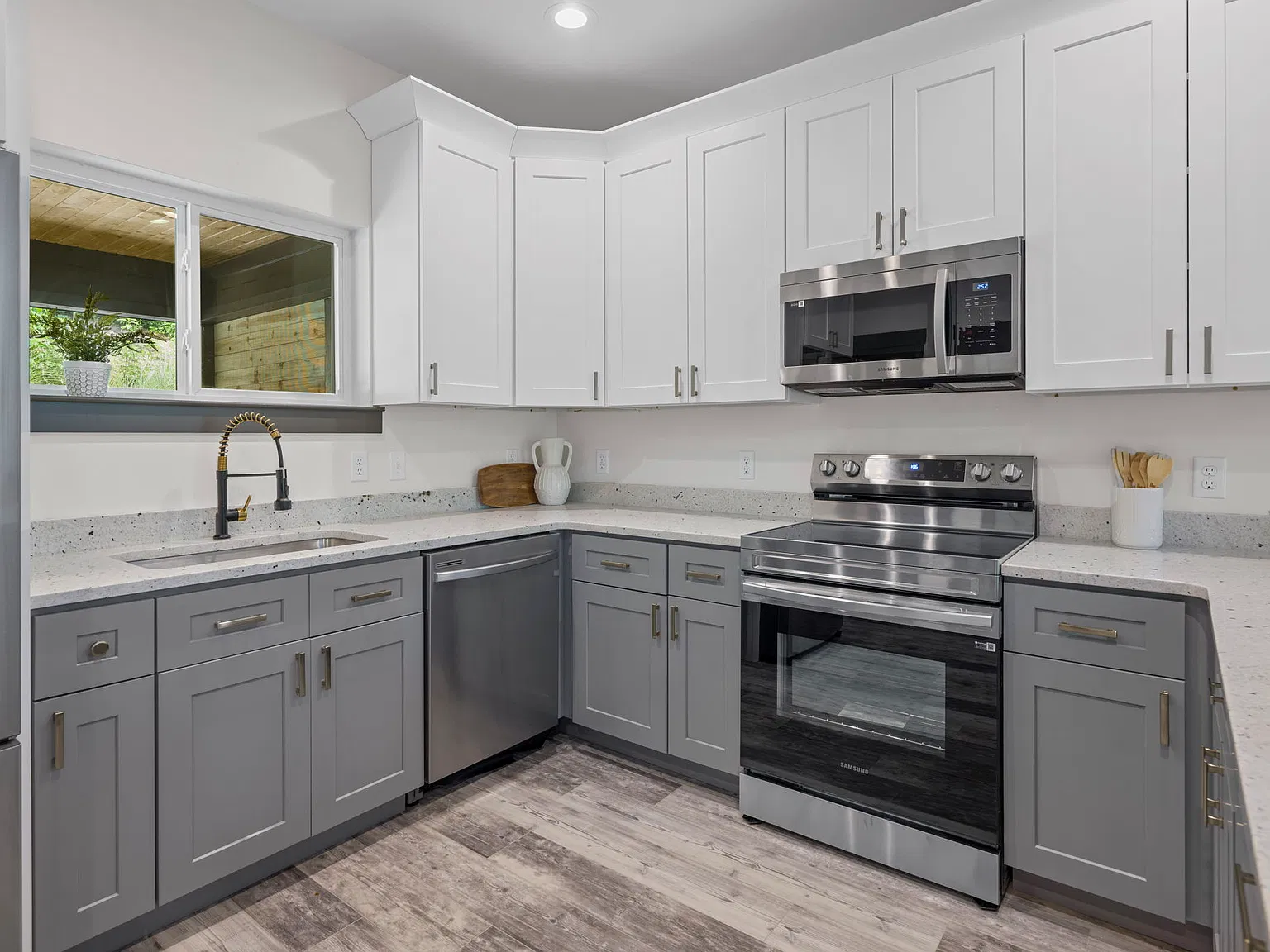 3 bed, 2.5 bath, 1440 sqft, $1,899 — Photo 3