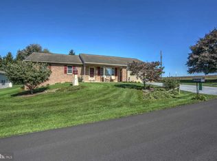 525 Colonial Crescent Dr, Lititz, PA 17543