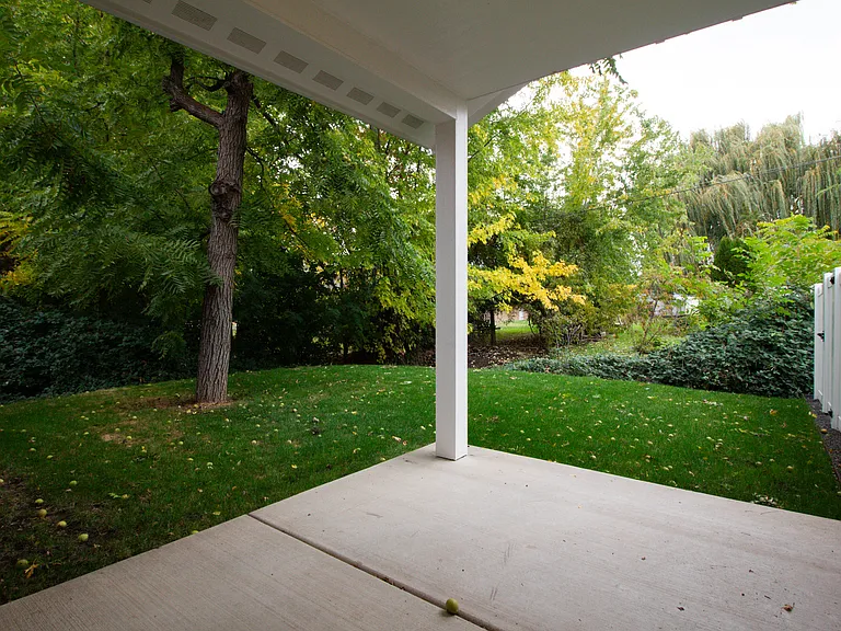 1037 SE Date Ave — Photo 29