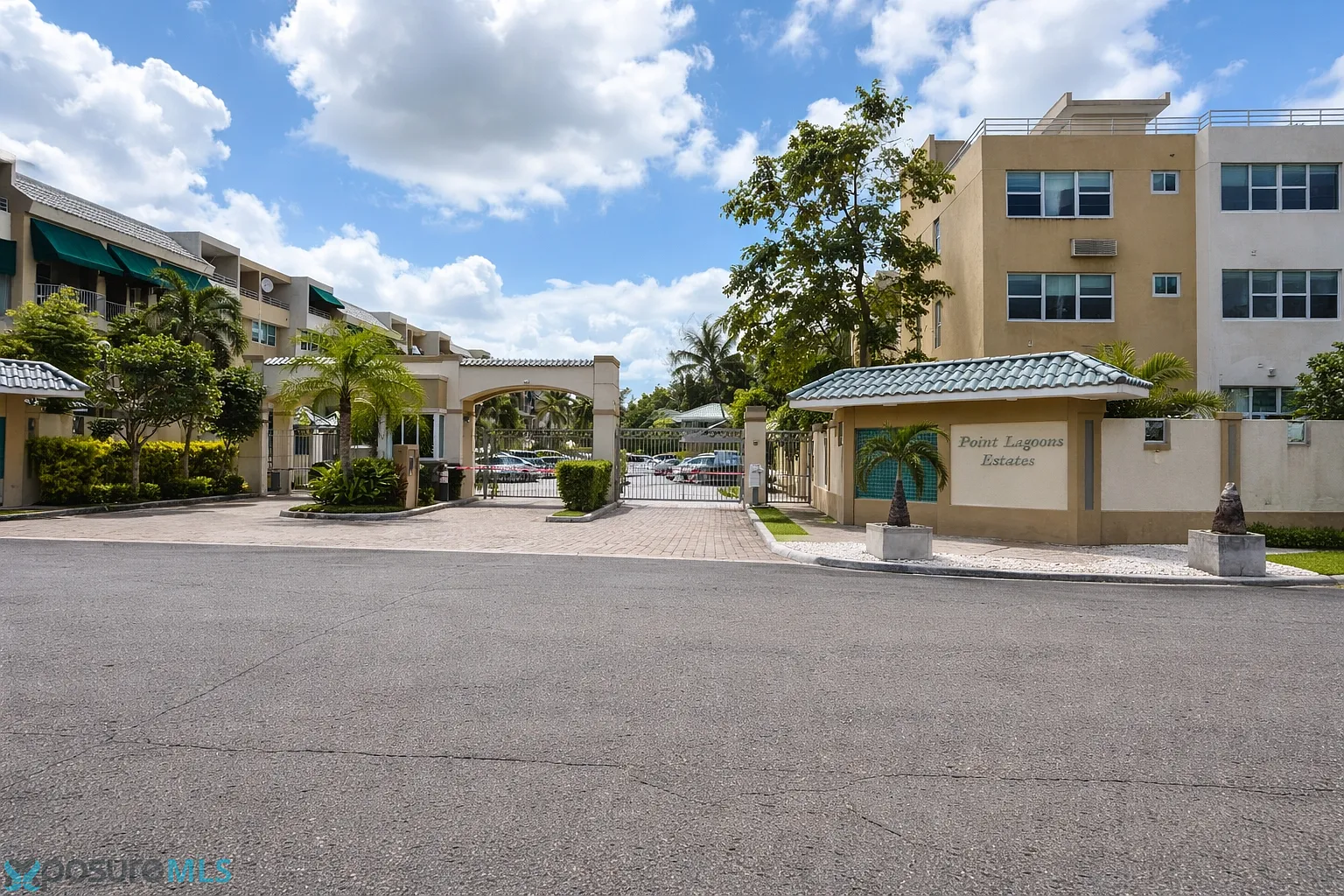Point Lagoon Estates (Condominio) — Photo 1