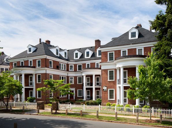 10 University Cir #8