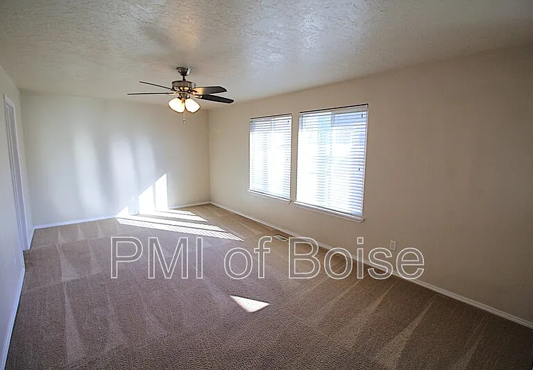 1770 N Veridian Ave — Photo 8