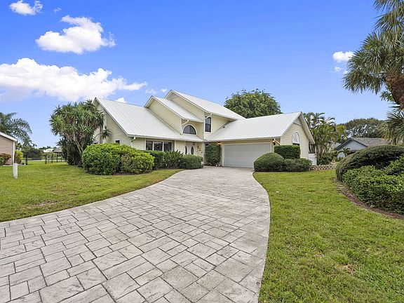 5th image of 8964 SE Sunfish Place