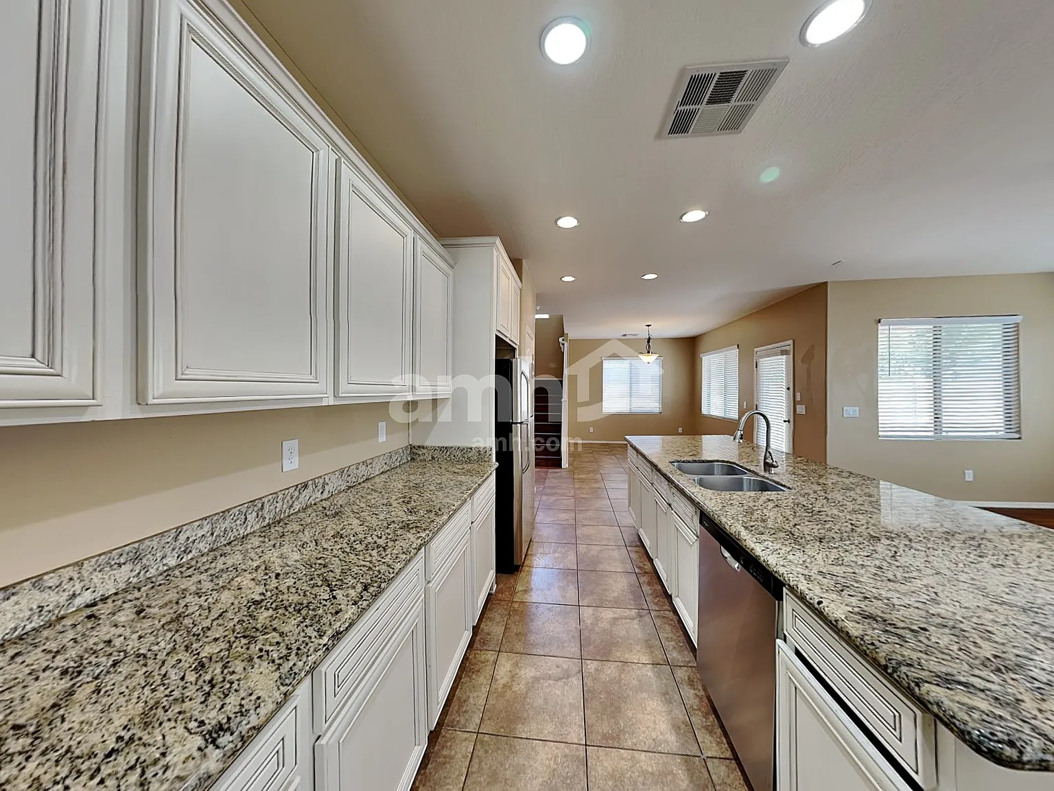 4 bed, 3.0 bath, 2888 sqft, $2,520 — Photo 4