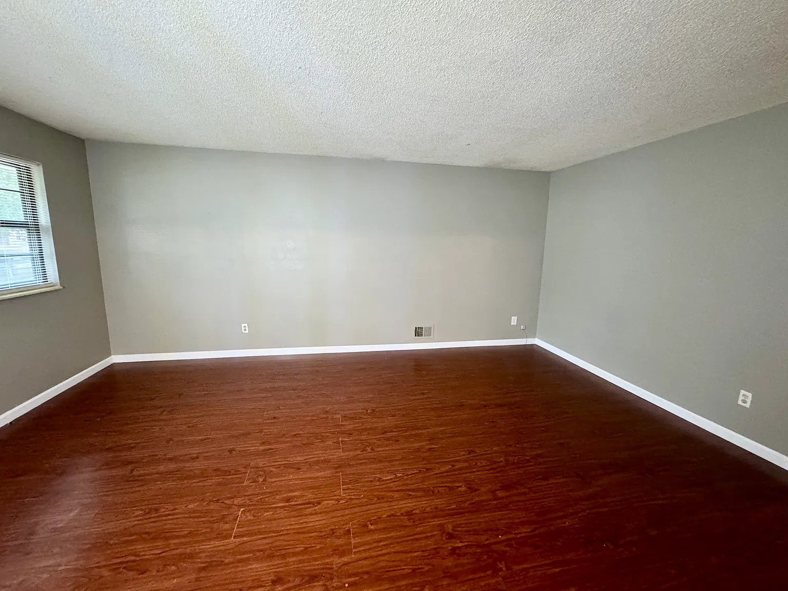 3 bed, 1112 sqft, $1,699 — Photo 4
