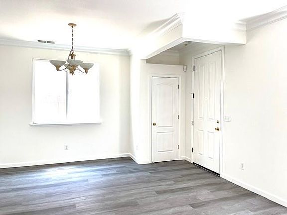 2nd image of 695 Queensland Cir