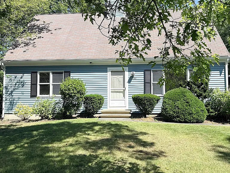30 Fernwood Cir — Photo 2