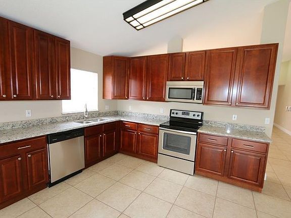 3rd image of 6507 Cherry Grove Cir