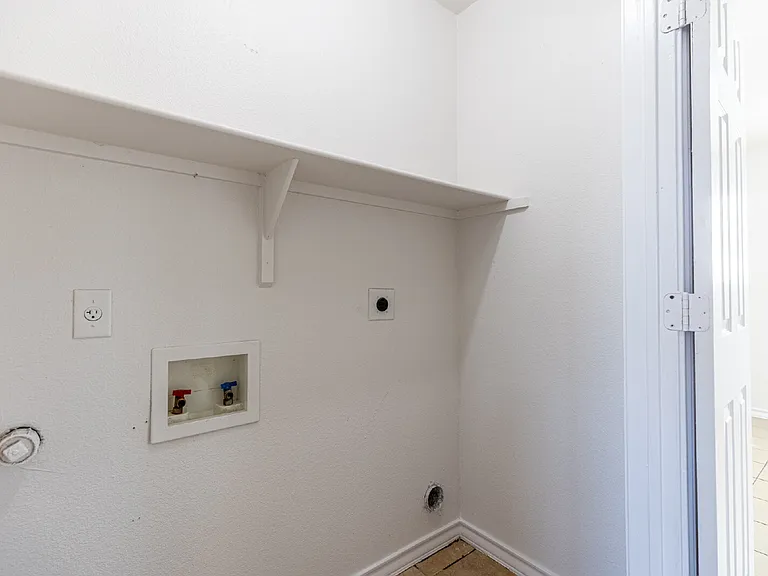 114 Garner St — Photo 24