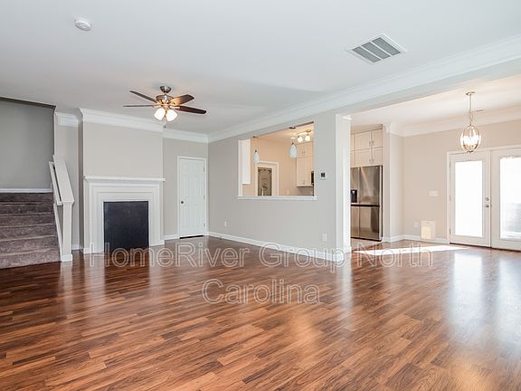 2nd image of 1014 Black Oak Dr