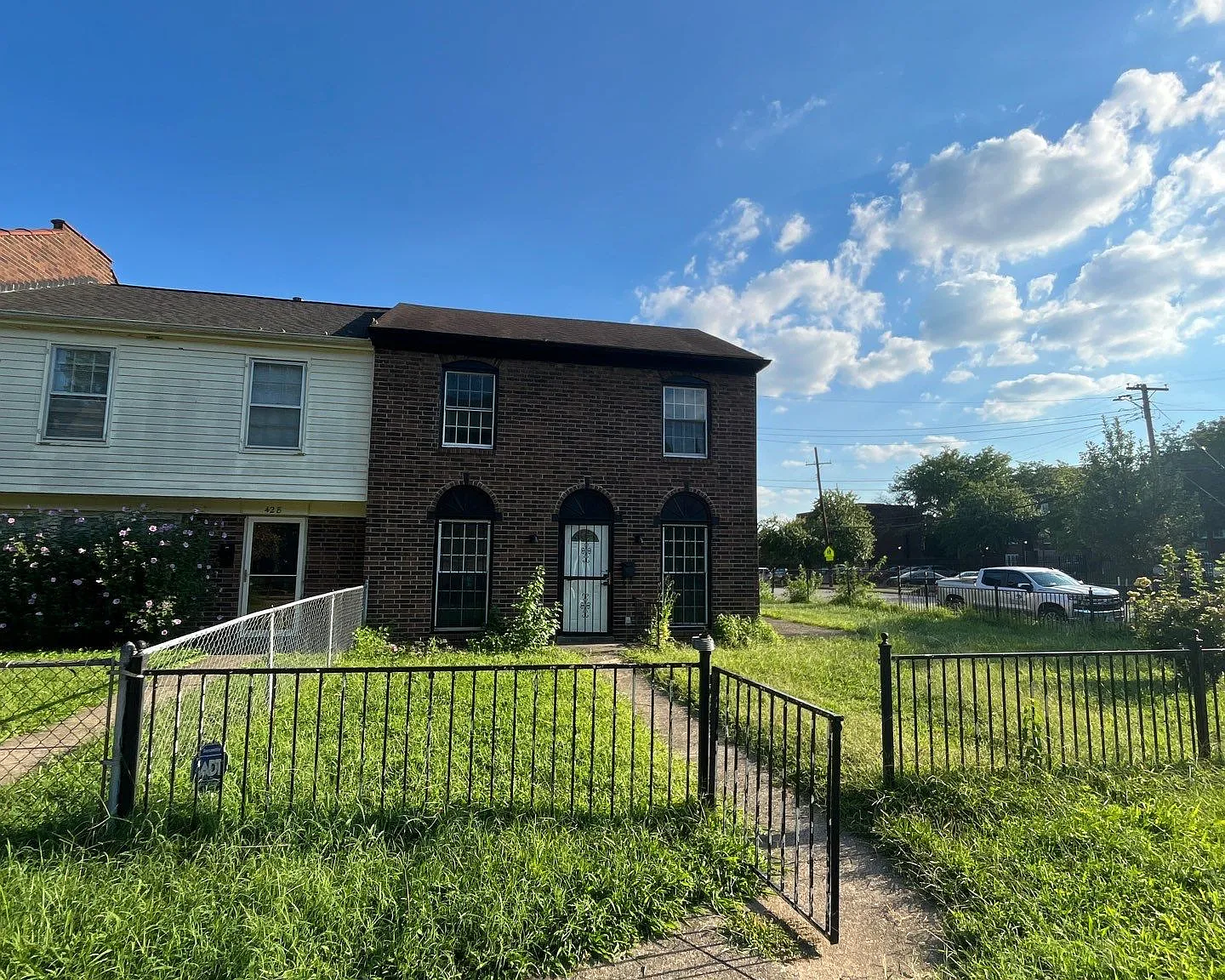 3 bed, 1150 sqft, $1,500 — Photo 1