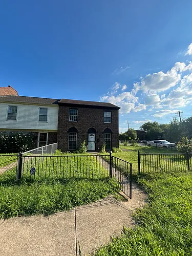 430 W Hill St Photo 1