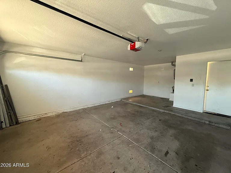 1644 E Oakland St — Photo 46