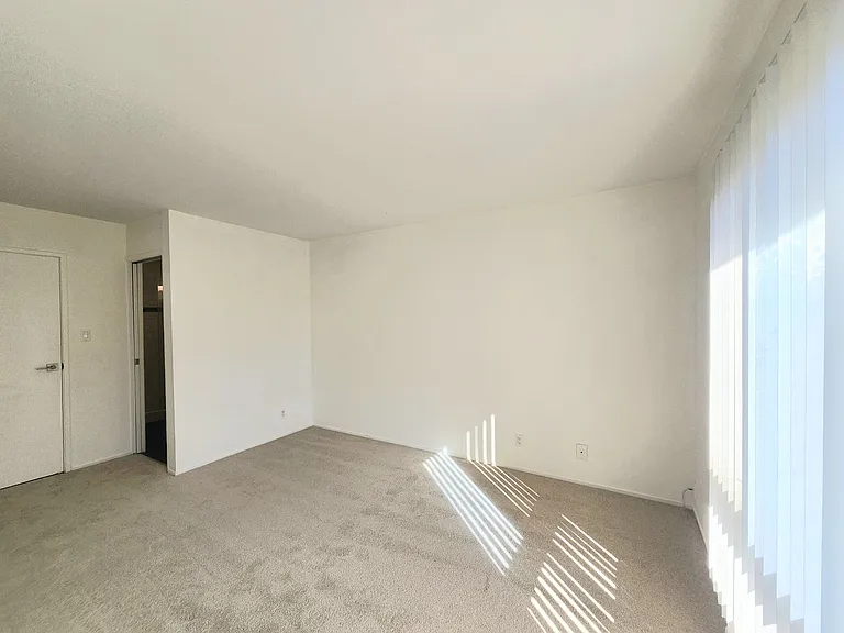 902 Peninsula Ave #405 — Photo 32