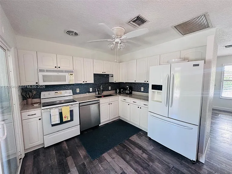 1020 S 14th Ct — Photo 7