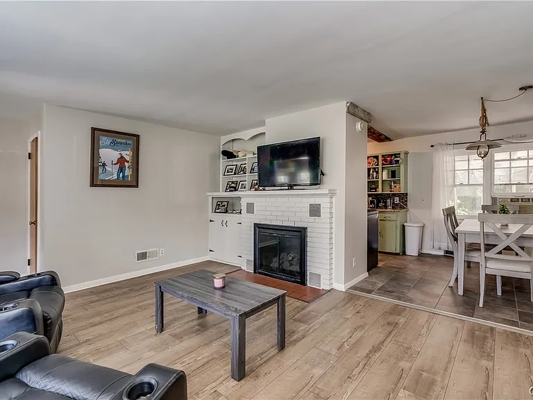 325 Paddock St — Photo 21