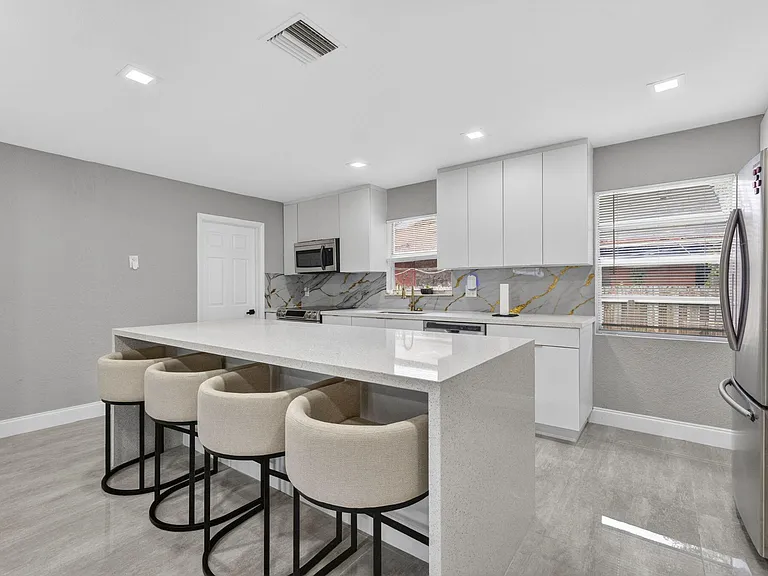 800 NW 6th Ave — Photo 10