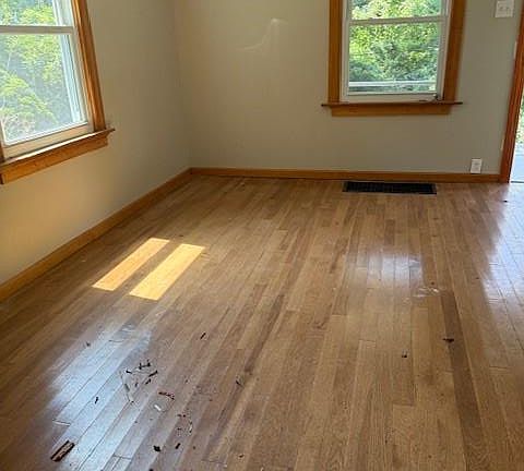 5th image of 9934 Valley Dr