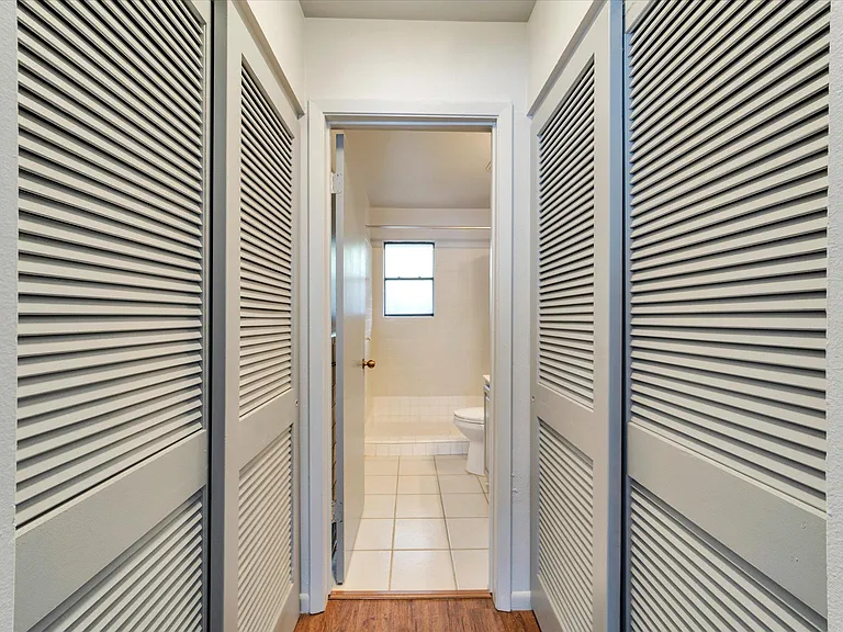 1130 Bois Darc St — Photo 11