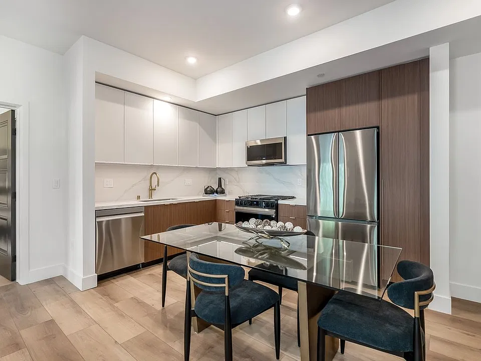 139 S Oak Knoll Ave #401