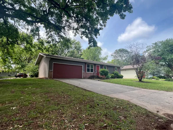 1020 E Guinevere Street, Springfield, MO 65807