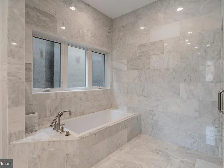 313 Fulton St — Photo 32