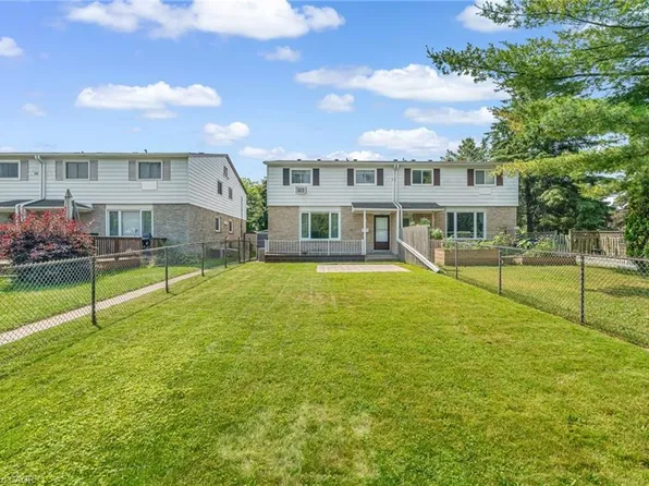 30 Oakhill Dr #A, Brantford, ON N3T 1R1