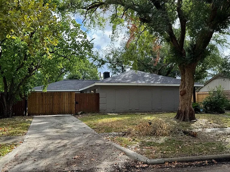 1907 Ashford Hollow Ln — Photo 3